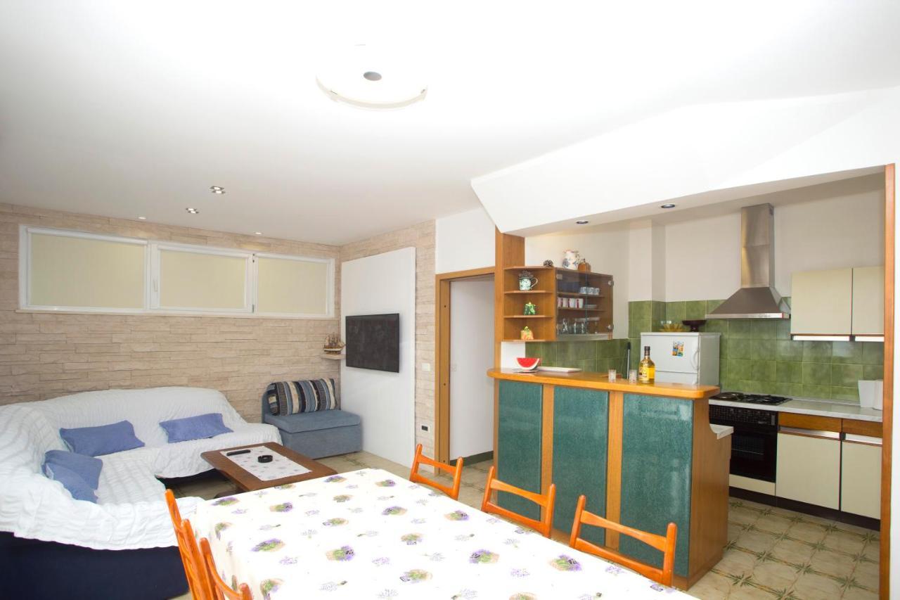 Apartment Damir Postira Extérieur photo
