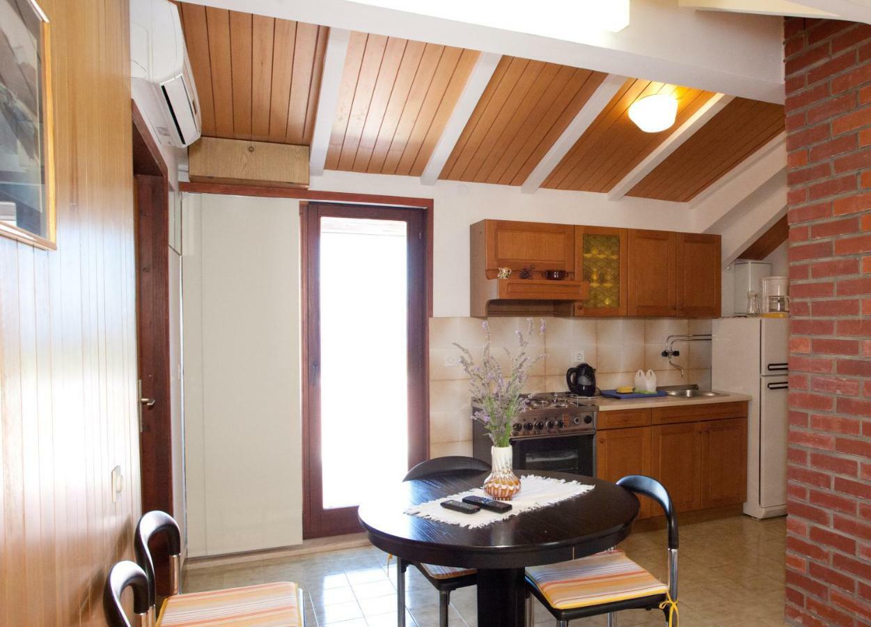 Apartment Damir Postira Extérieur photo
